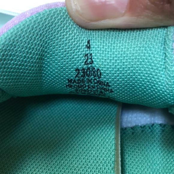 Girls Old Navy Athletic Shoes . Size 4 - Picture 4 of 5